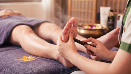 Hãy để Chill Out Spa nâng niu đôi chân của bạn với liệu trình massage chân chuyên sâu