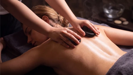 Xông hơi đá muối Himalaya là gì? Trải nghiệm thư giãn đỉnh cao kết hợp massage đá nóng Đà Nẵng